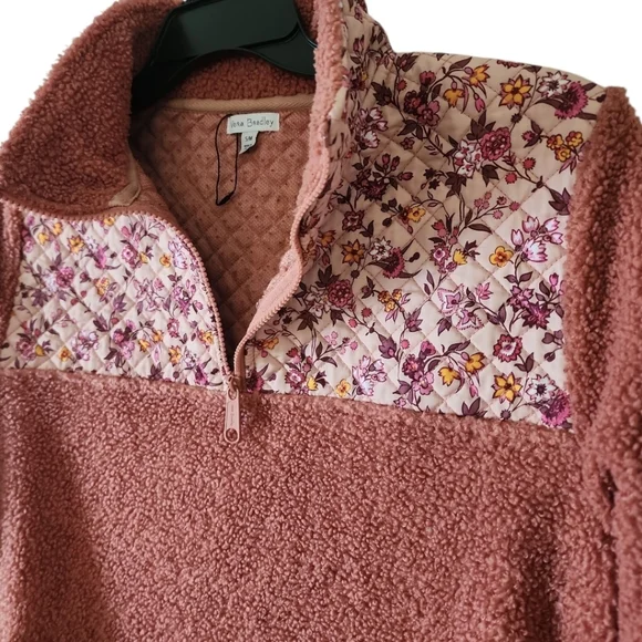 Vera Bradley Teddy Fleece Pullover with a quilted floral Yoke Size S/M - Picture 4 of 4